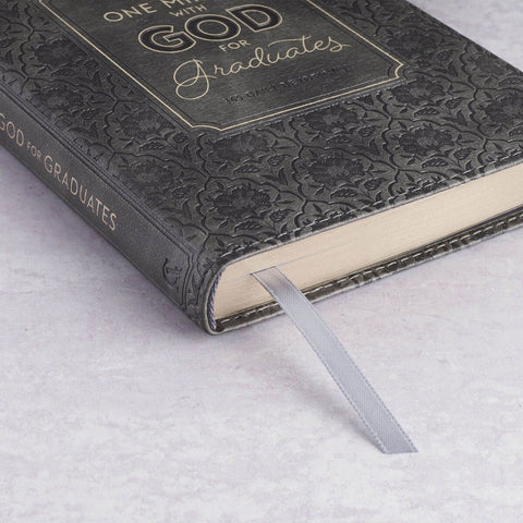 One Minute with God for Graduates: 365 Daily Devotions